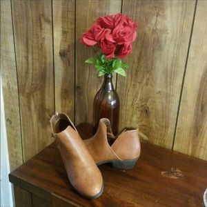 New w out tags booties